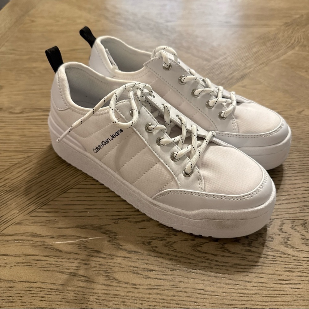 NEW Calvin Klein White Sneakers SZ 7 Clean Logo Lace Up Chunky Athleisure NEW